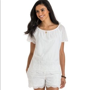 Vineyard Vines white scalloped shorts 🐳